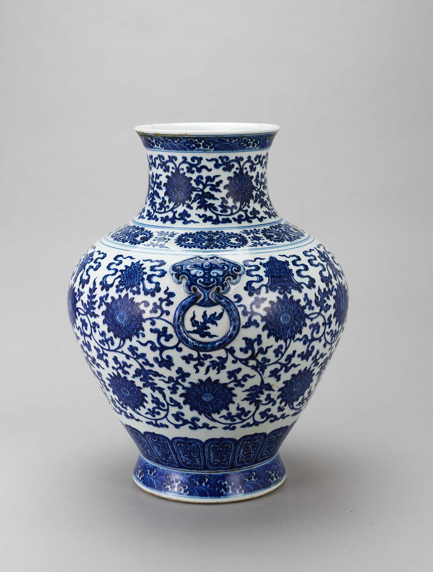 明万年来絡枝莲手絵長頸賞瓶模古磁器古玩博古架置物 深圳博物馆